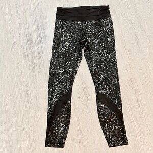 Lululemon Inspire ll Crop Leggings with Mesh Panels. Coal Black / Star Crushed